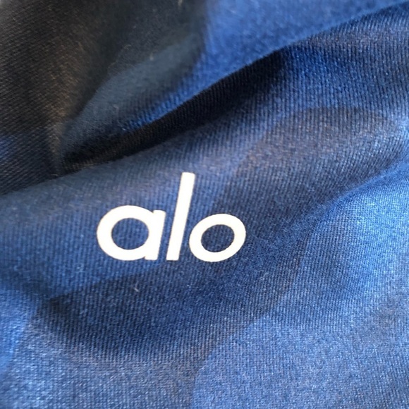 🌈 6/$60, Alo Yoga High Waisted Camo Blue Leggings, Size Small - Picture 5 of 5